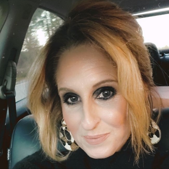 Meet your Posher, Michelle - Picture 2 of 2